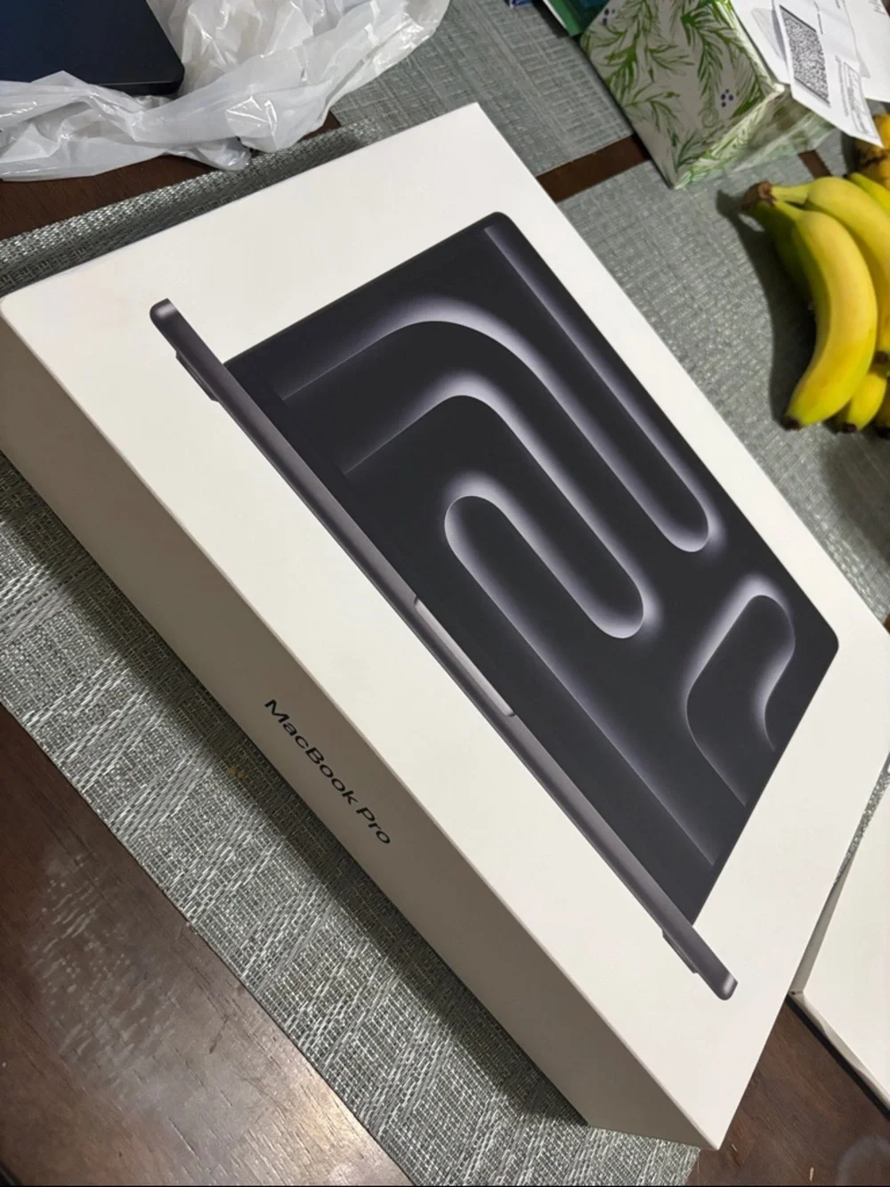 Apple MacBook Pro in Space Gray - Retail Box